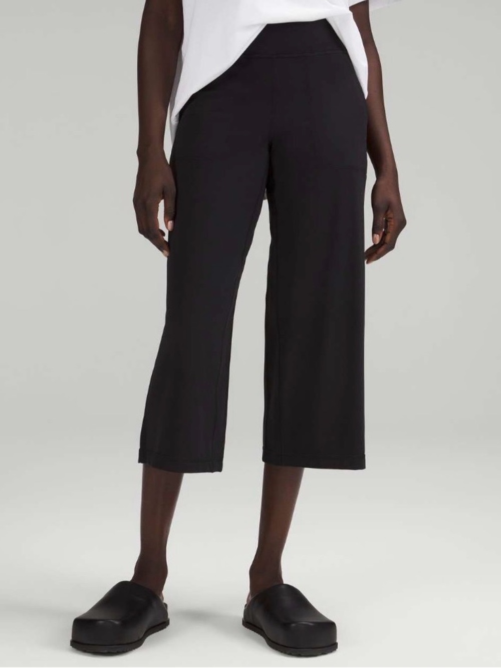 Lululemon Align Super-High-Rise Wide-Leg Crop 23"
Black